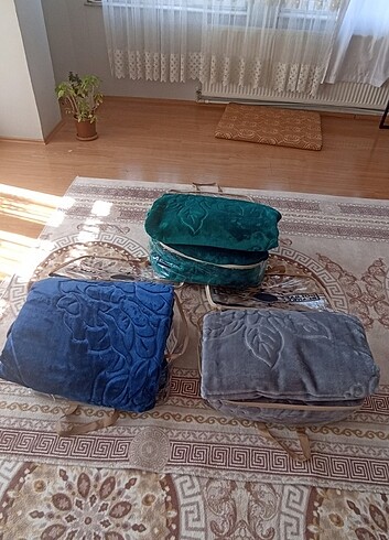 Diğer 3 adet çift kişilik battaniye 
