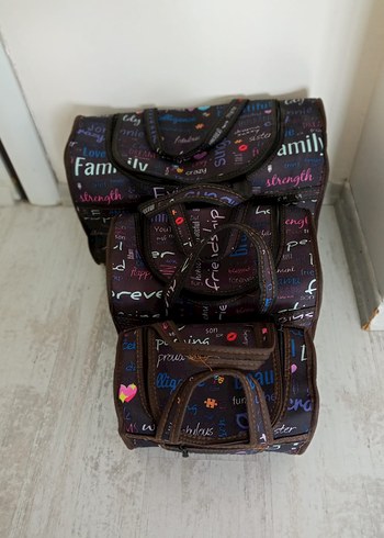 Çok Renkli Yazılı Seyahat Çantası Seti - Görsel 2