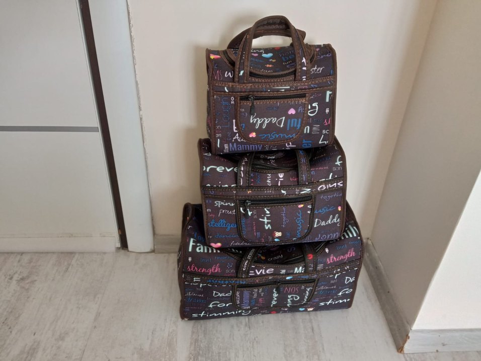 Çok Renkli Yazılı Seyahat Çantası Seti - Görsel 5