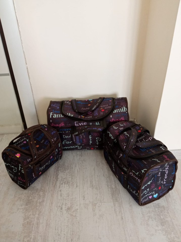 Çok Renkli Yazılı Seyahat Çantası Seti - Görsel 3