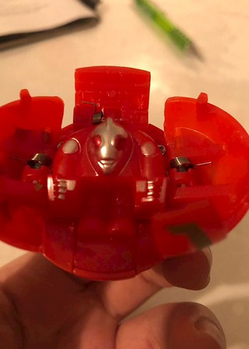Beden Renk Monsuno + Bakugan Paketi Kırmızı Oyuncak