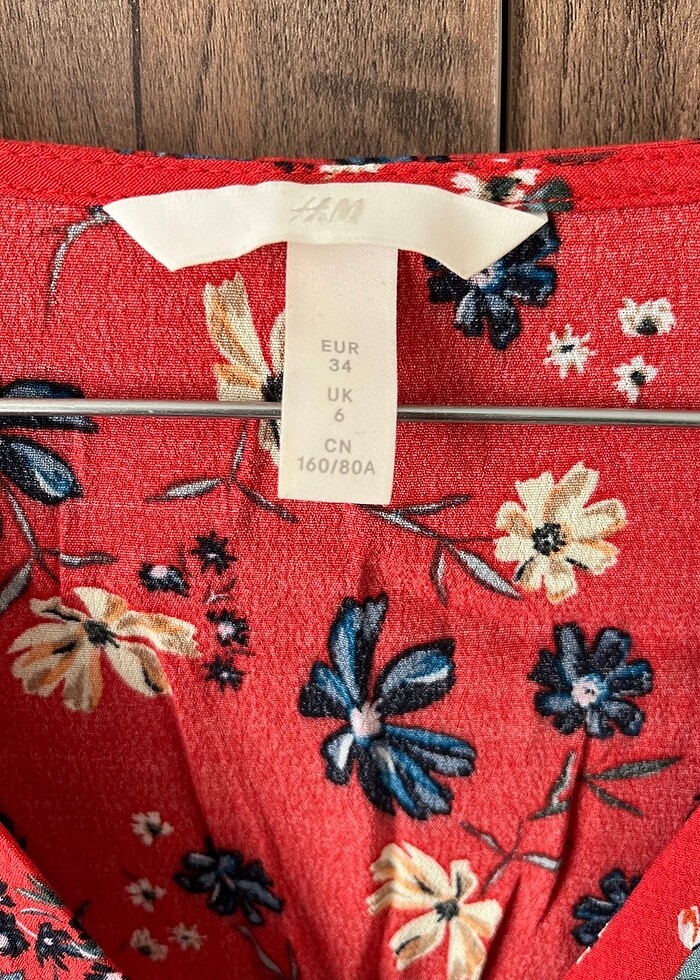 Kırmızı Çiçekli Kadın Bluz - Görsel 2