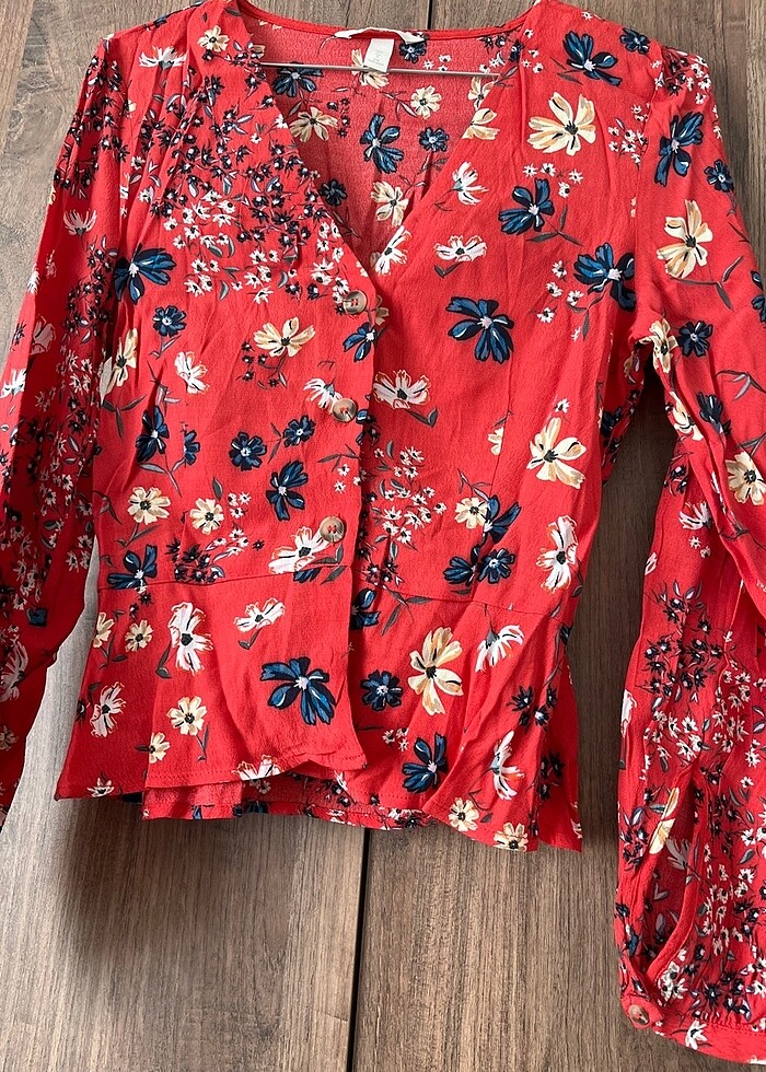 Kırmızı Çiçekli Kadın Bluz - Görsel 3