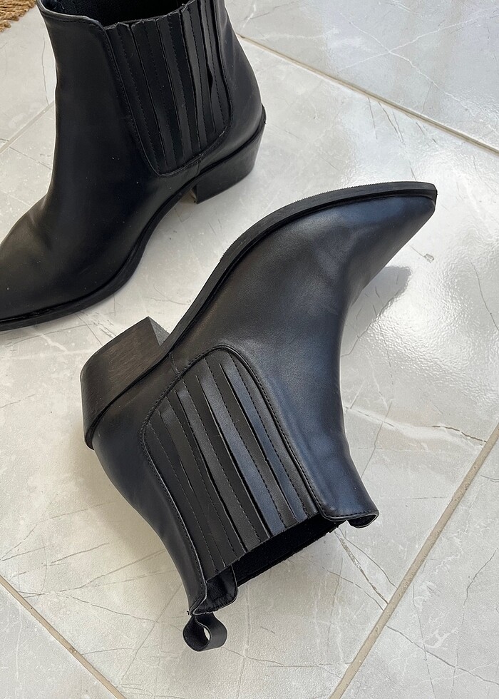 Siyah sivri burun bot - Görsel 3