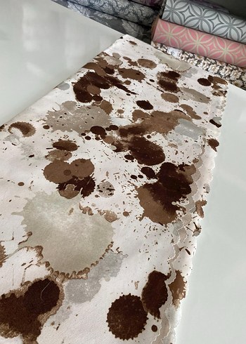 Kahverengi ve Gri Desenli Modern Masa Örtüsü - Görsel 2