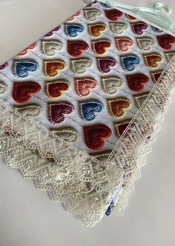 Nakışlı Çok Renkli Kalp Desenli masa örtüsü - Görsel 2