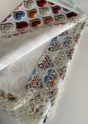 Nakışlı Çok Renkli Kalp Desenli masa örtüsü - Görsel 3