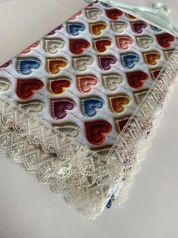 Nakışlı Çok Renkli Kalp Desenli masa örtüsü - Görsel 2