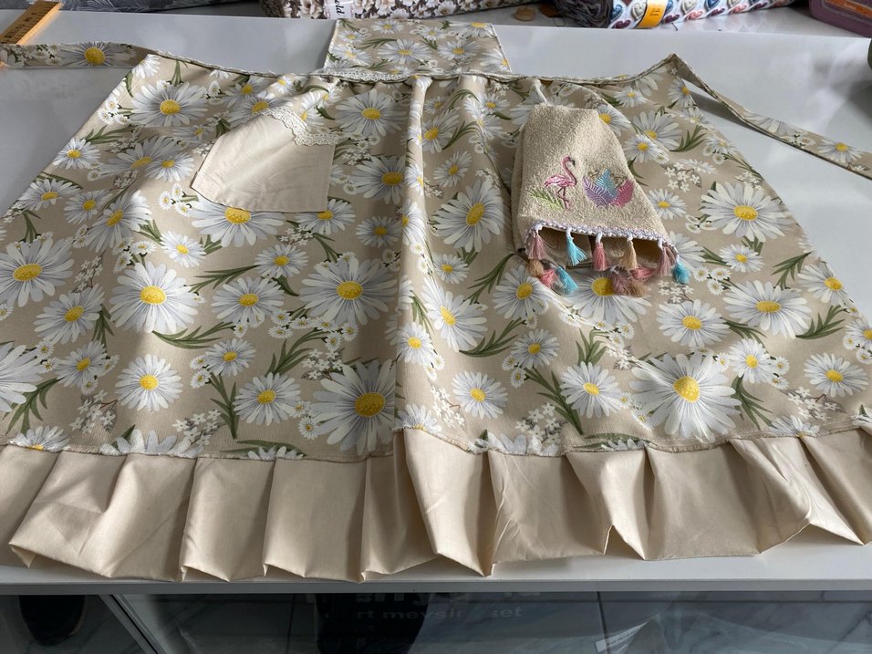 Nakışlı Papatya Desenli Mutfak Önlüğü - Görsel 2