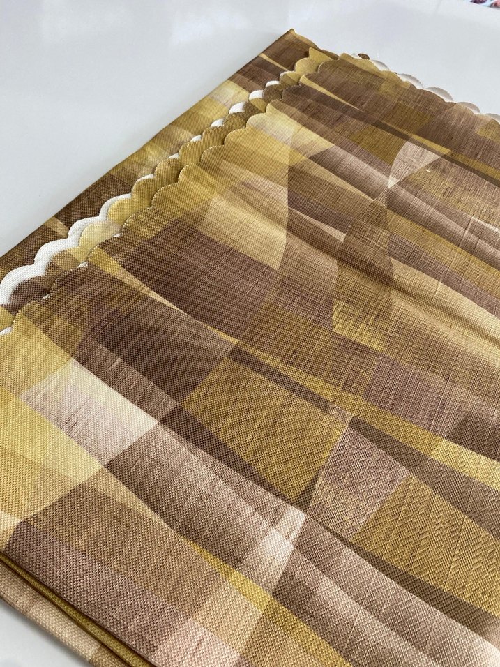 Bej Batik Desenli masa örtüsü - Görsel 2