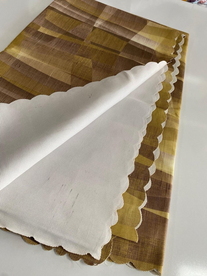 Bej Batik Desenli masa örtüsü - Görsel 3