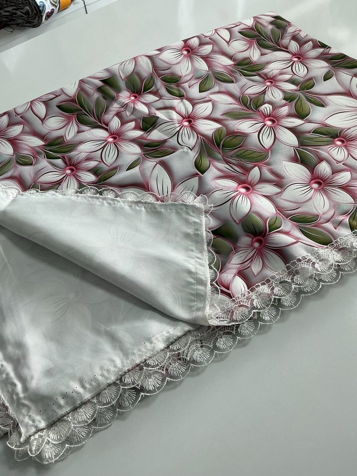 Dantel Detaylı Gri Beyaz Çiçekli masa örtüsü - Görsel 4