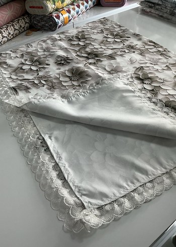 Gri Çiçek Desenli Masa Örtüsü - Görsel 3