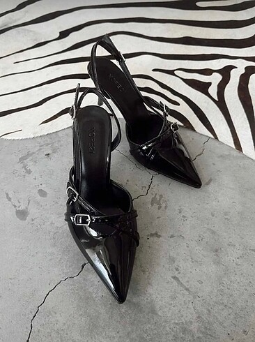 39 Beden Female Siyah Rugan Stiletto