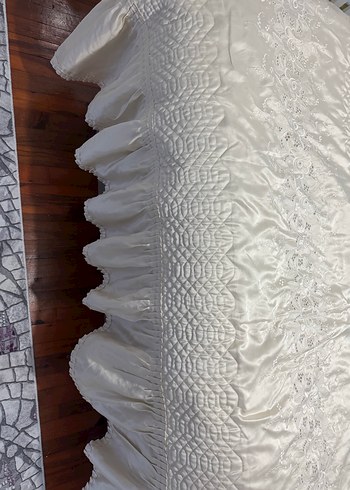 Krem Parlak Yatak Örtüsü - Görsel 3