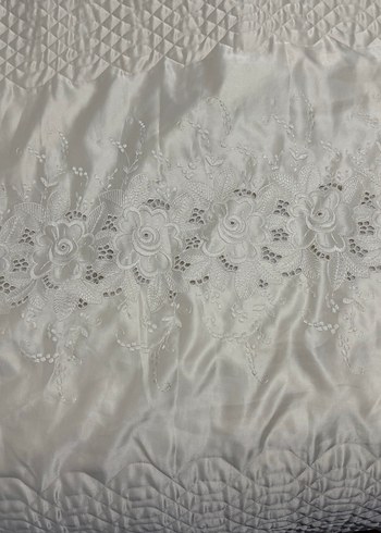 Krem Parlak Yatak Örtüsü - Görsel 4