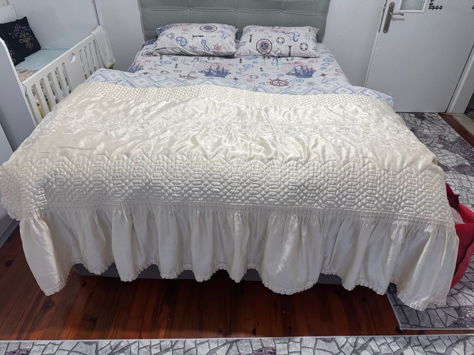 Krem Parlak Yatak Örtüsü - Görsel 2