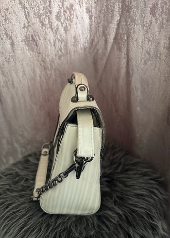 Gri Tokalı Beyaz Deri Kadın Çanta - Görsel 2