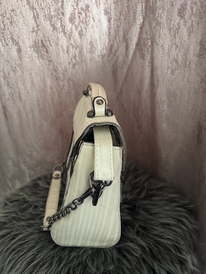 Gri Tokalı Beyaz Deri Kadın Çanta - Görsel 2