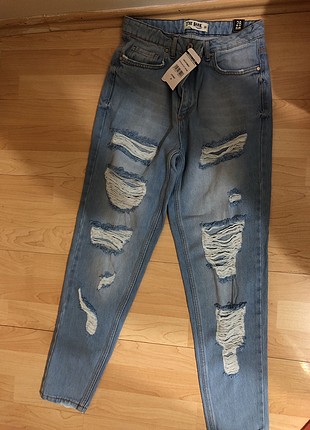 Yırtık pantolon