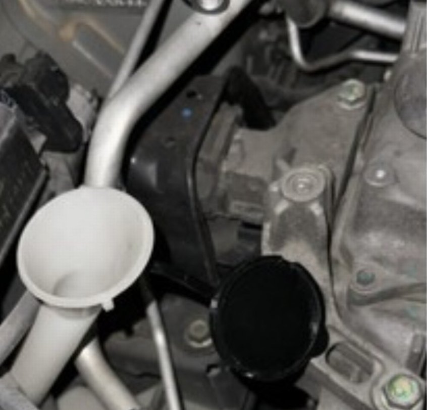 nissan micra cam suyu depo kapağı - Görsel 2