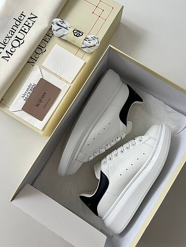 37 Beden beyaz Renk McQueen sneakers