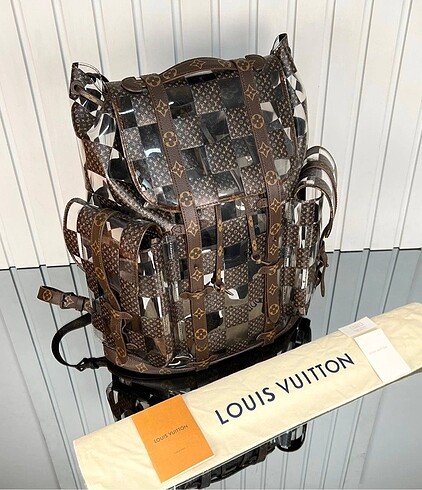 Louis vuitton sırtçantası