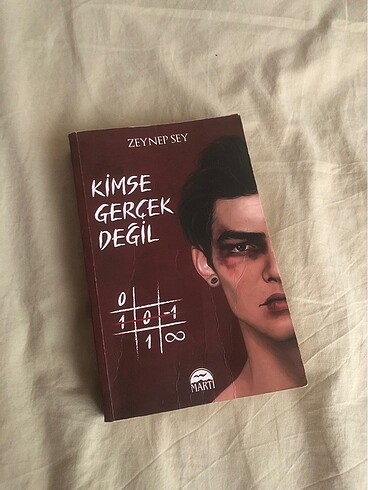 Kimse gercek değil