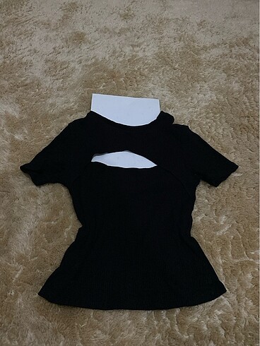 Dekolteli crop