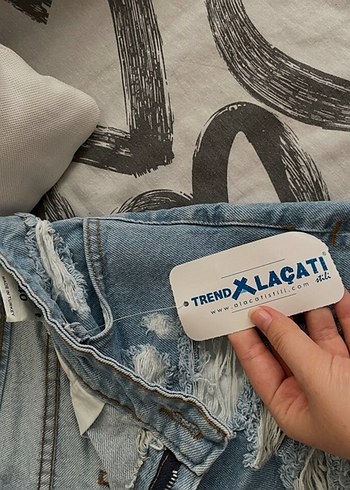 Düğmeli Mavi Kadın Mini Denim Şort - Görsel 3