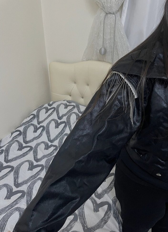 Kadın Siyah Parlak Deri Yılan Desenli Ceket - Görsel 5