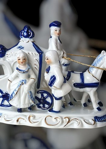 Porselen At Arabası Biblo