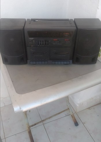 Siyah Müzik Sistemi ve Hoparlörler