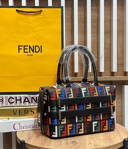 Fendi kol çantası
