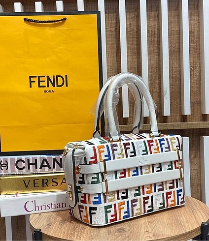 Fendi Fendi kol çantası