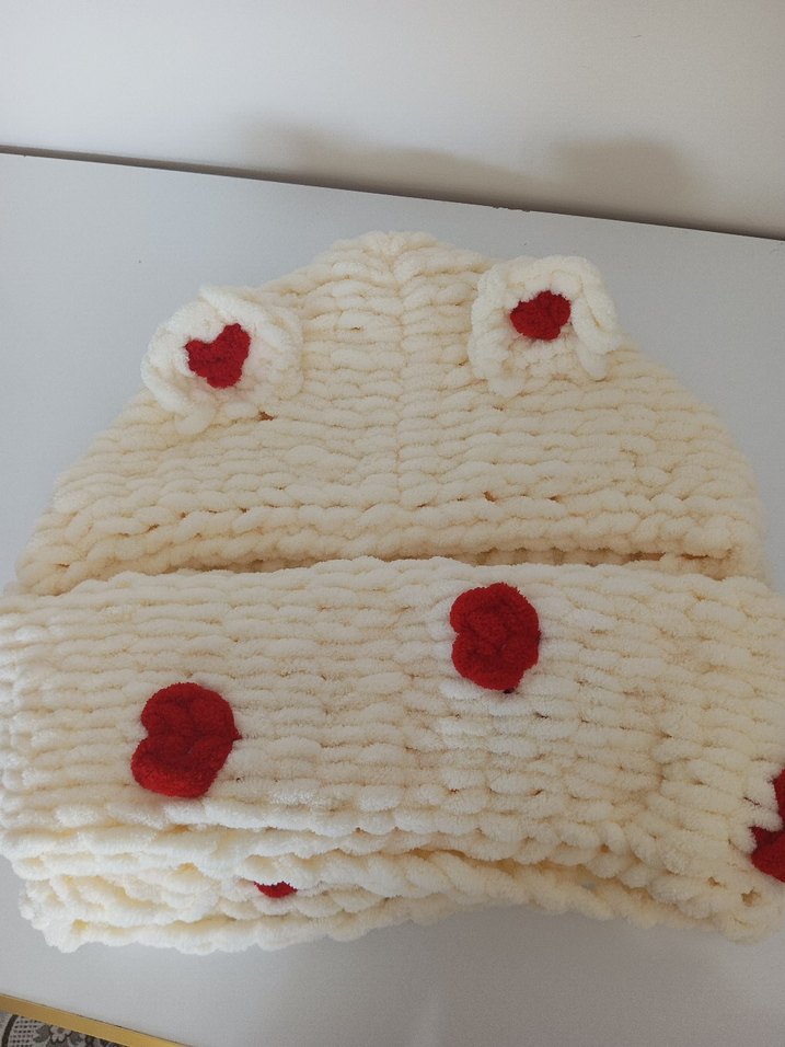 Beyaz Kalp Detaylı Örgü Kadın Balaklava - Görsel 3