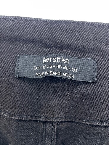 38 Beden siyah Renk Bershka Jean / Kot %70 İndirimli.
