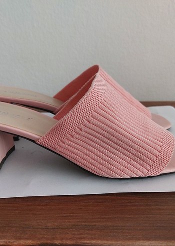 Pembe Pilili Blok Topuklu Kadın Terlik