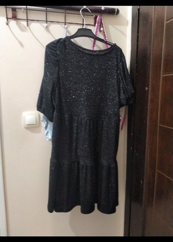 Sim Detaylı Siyah Midi Triko Elbise