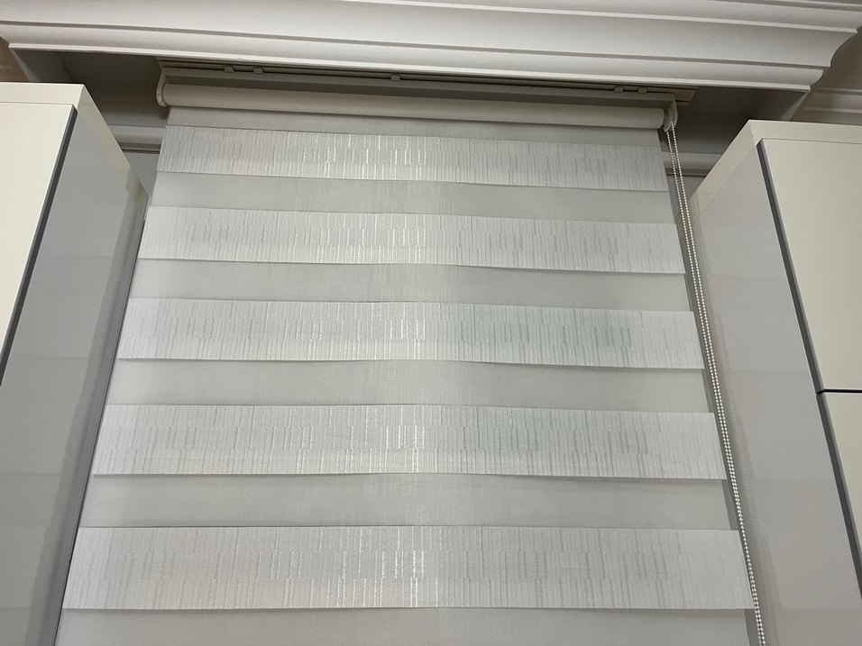 Gri Çizgili Beyaz Modern Perde - Görsel 2