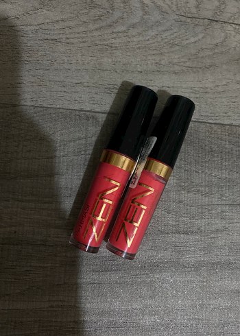 Parlak Kırmızı Dudak Parlatıcısı 03 - Görsel 2