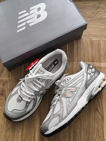 NEW BALANCE 1906