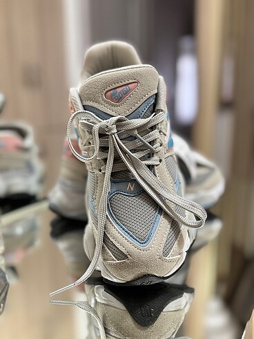 NEW BALANCE 9060