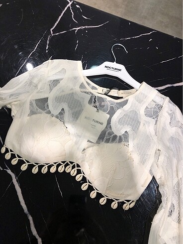 Nocturne Ekru crop top 34
