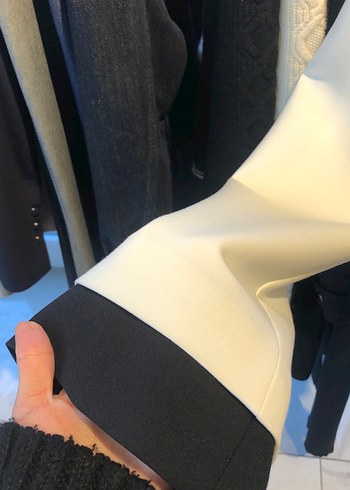 Düğmeli Beyaz Mini Kadın Blazer - Görsel 2