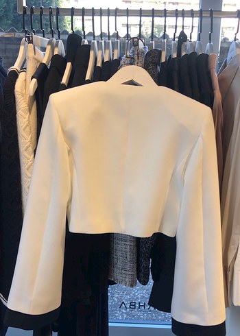 Düğmeli Beyaz Mini Kadın Blazer - Görsel 4