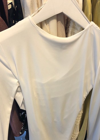 Beyaz Drapeli Uzun Kollu V Yaka Bluz - Görsel 3
