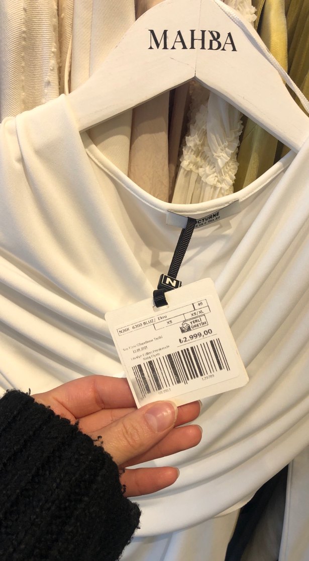 Beyaz Drapeli Uzun Kollu V Yaka Bluz - Görsel 2