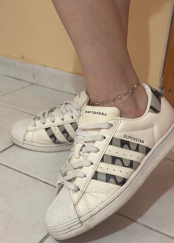 Adidas Beyaz Çizgili Kadın Spor Ayakkabı