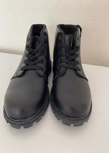 LC Waikiki Kadın Siyah Lastik Topuklu Bot